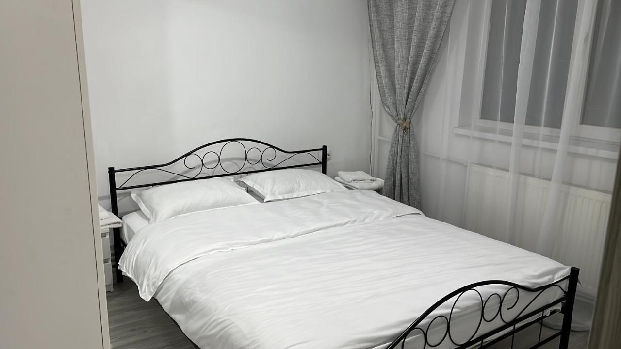 Home Sweet Home Apartment With 3 Rooms Buzau Exterior photo